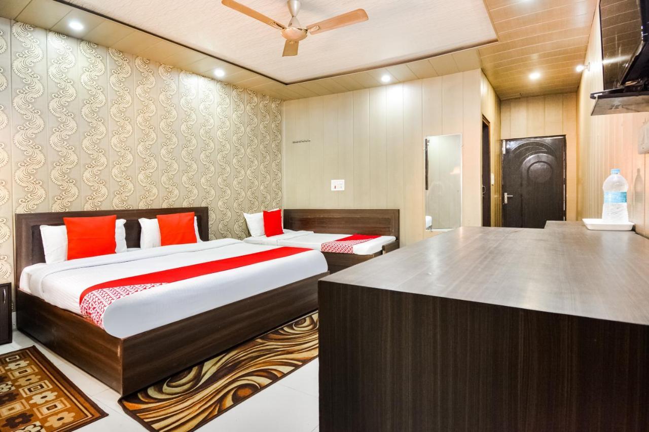 Oyo 46152 Hotel Neelam Karnāl 외부 사진