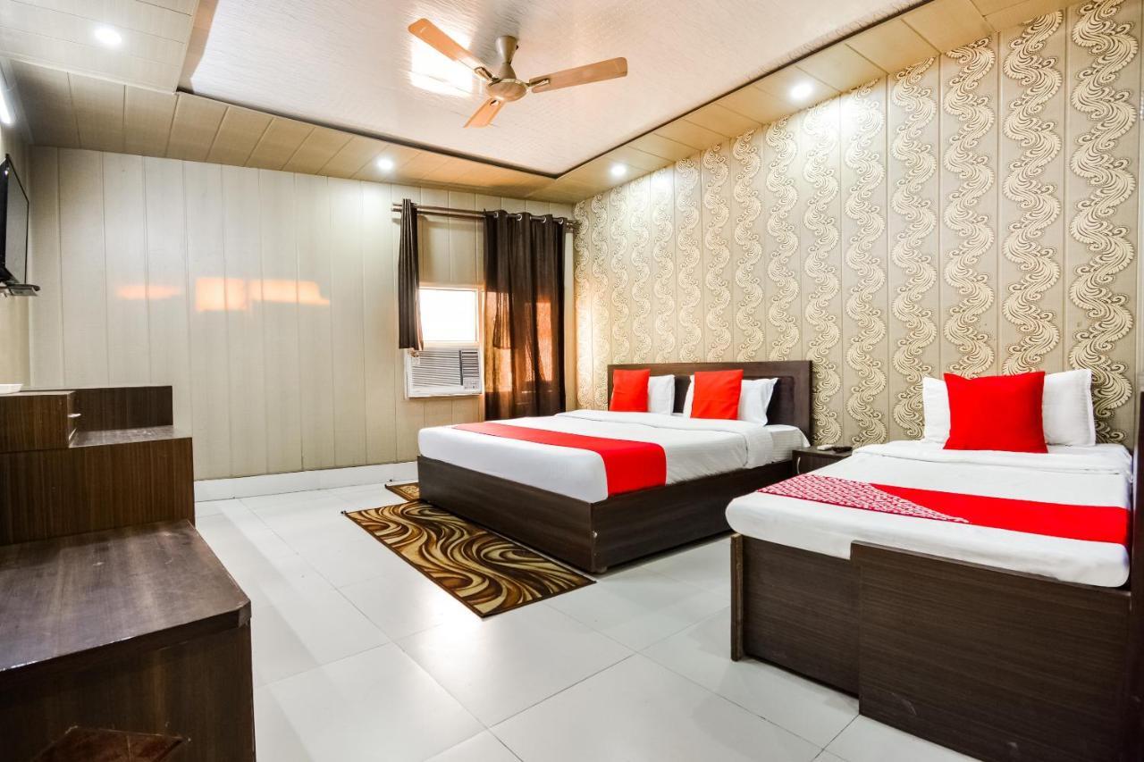 Oyo 46152 Hotel Neelam Karnāl 외부 사진