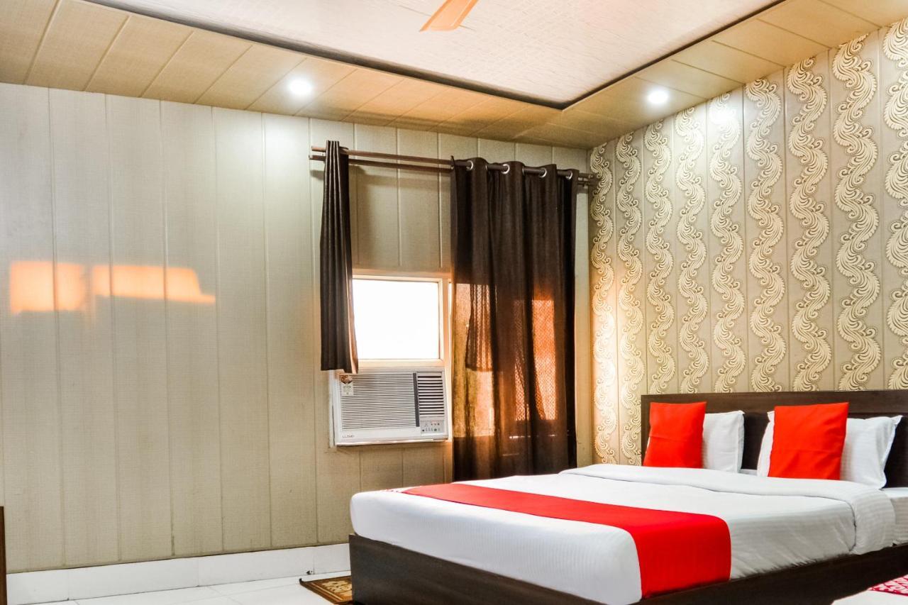 Oyo 46152 Hotel Neelam Karnāl 외부 사진