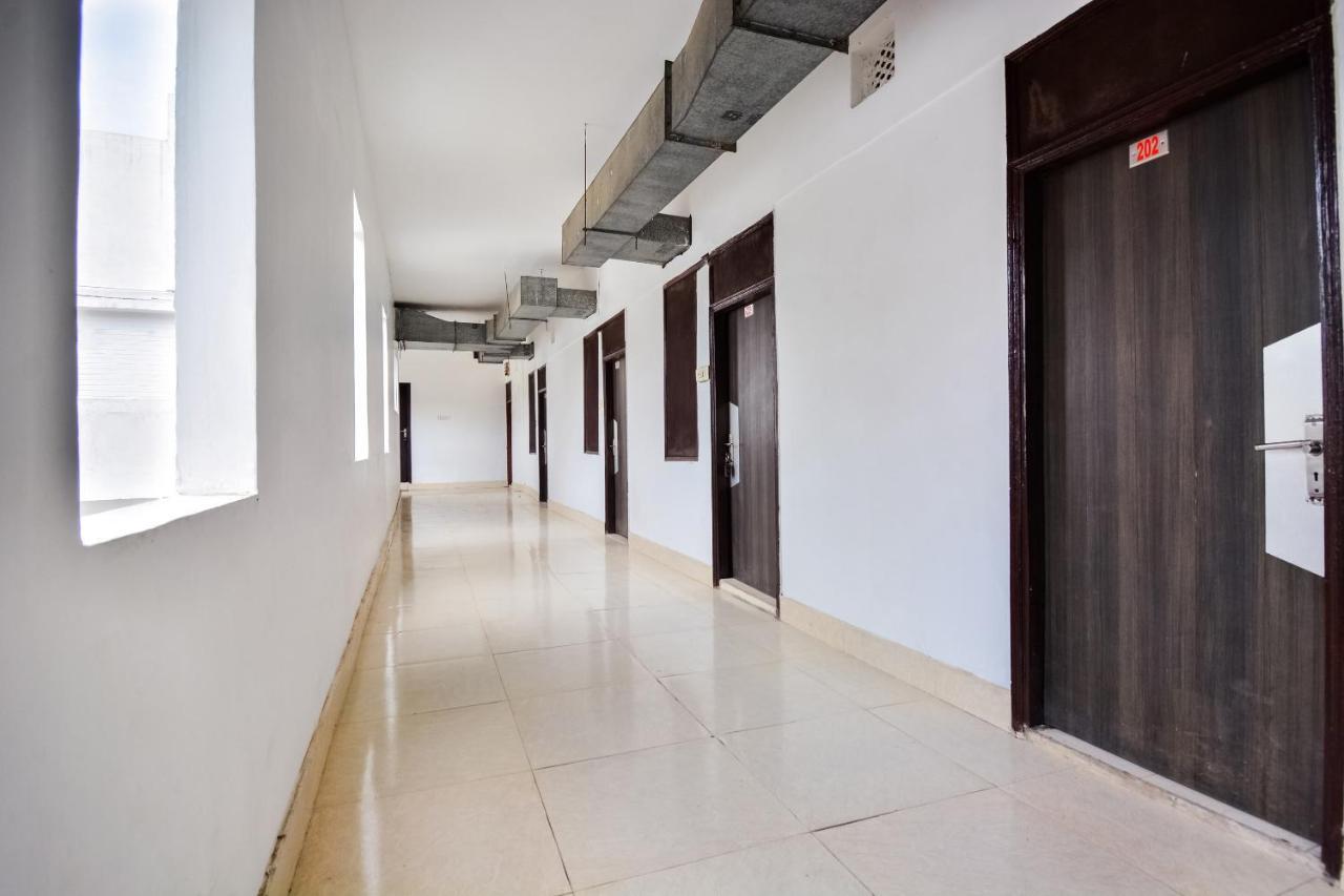 Oyo 46152 Hotel Neelam Karnāl 외부 사진